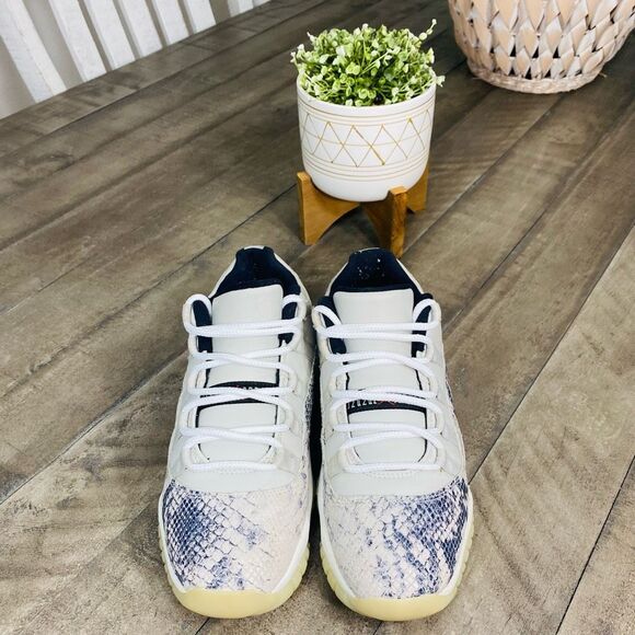 Nike Air Jordan 11 Retro Low Light Bone Snakeskin Sneakers Size 7y - Picture 3 of 7